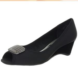 Anne Klein Sport Women’s Nibble Pump